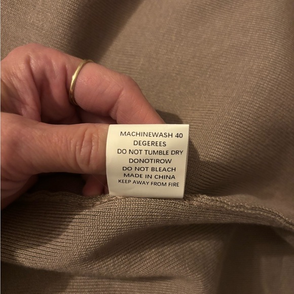 Sophisticated Beige/camel/khaki 3- piece Women's Pantsuit One Size fits 4-16 - Picture 7 of 16